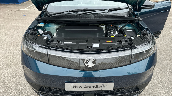 Vauxhall Grandland 157kW GS 73kWh 5dr Auto Electric Hatchback - Image 8